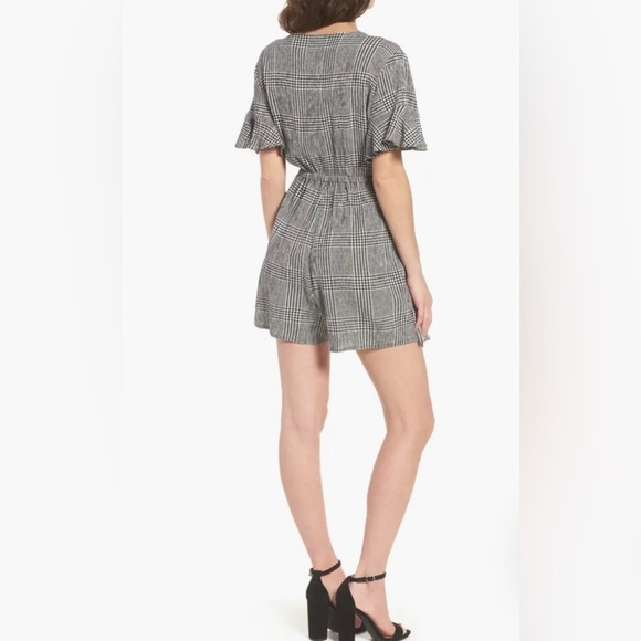 BP. Nordstrom Glen Plaid Wrap Short Sleeve Shorts Romper. Size Med blue & white - Picture 4 of 14